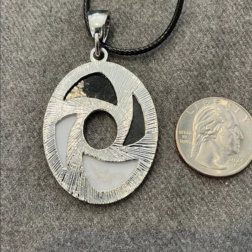 ๐ป3/$15 Silvertone Inlaid Shell Pendant with Shell Earring Set - Picture 4 of 7